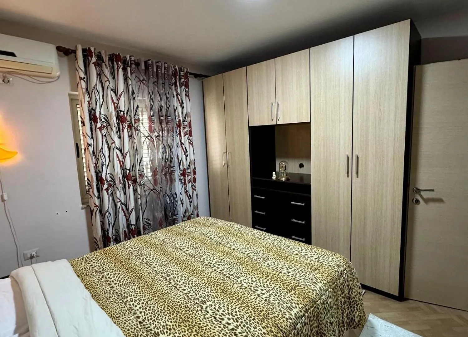 Apartamenti Vasil Shanto Tirana 0*,  Albanië